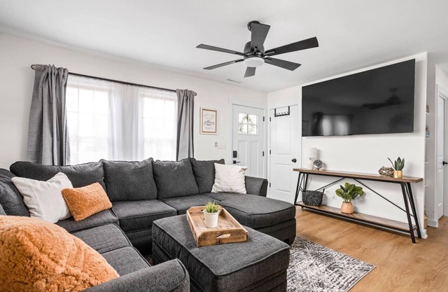 Cozy Updated 3BR Noblesville Bungalow