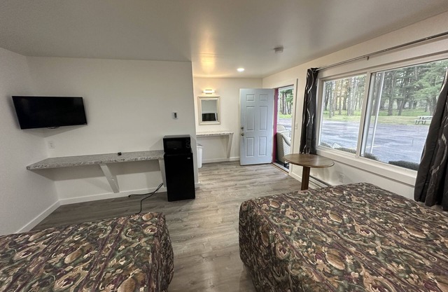 Cozy updated Boutique Motel on the Lake Delton Strip