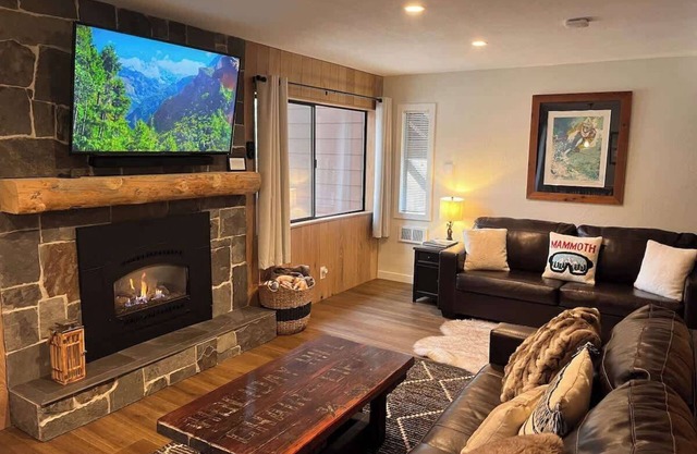 Cozy Upgraded Condo Close to Canyon 1 M to Village