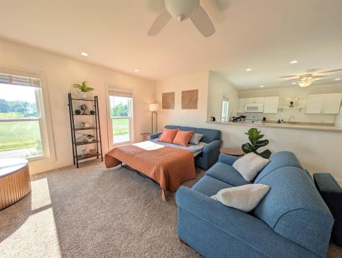 Cozy Upstairs Apartment Near River and Marina Access