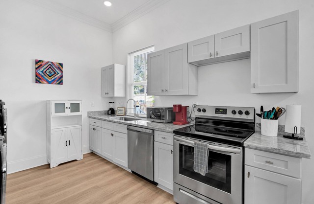 Cozy Uptown Jazzy Retreat