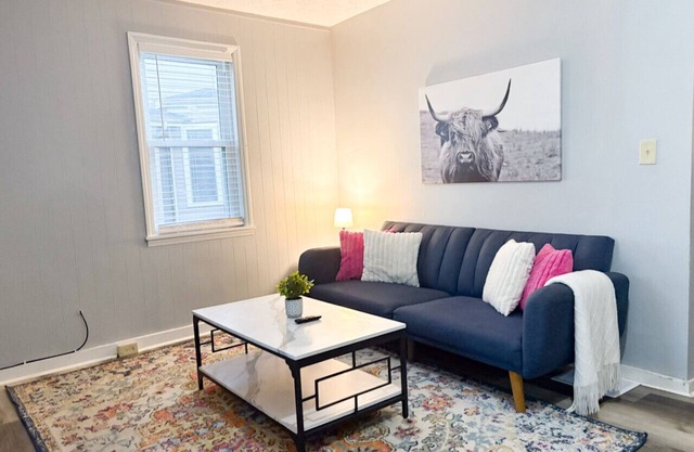 Cozy Urban Escape with 3 Bedrooms 1.5 bath