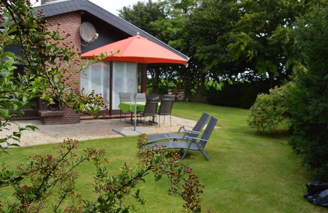 Cozy vacation home quiet location, edge of field with over 700m² fenced garden