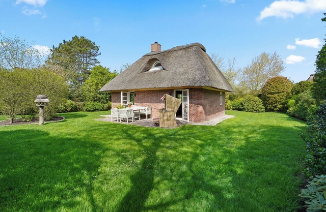 Cozy vacation home with large garden and lots of privacy