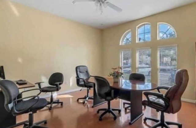 Cozy Vacay-Condo close to the theme parks!