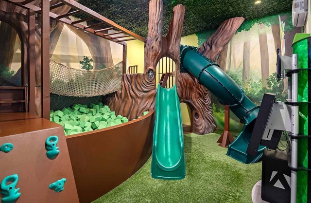 Cozy Villa w Treehouse RM, Bowling Arcade, Theater, Castle Theme BR, Near Disney