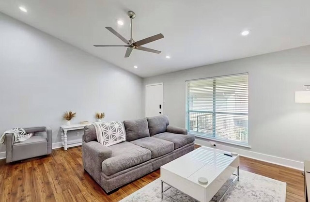 Cozy warm Condo 10min from Downtown