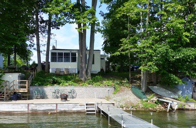 Cozy Waterfront Cottage on Waneta Lake