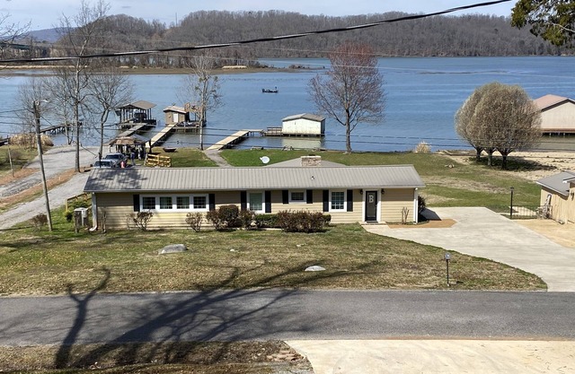 Cozy Waterfront Home With Boathouse