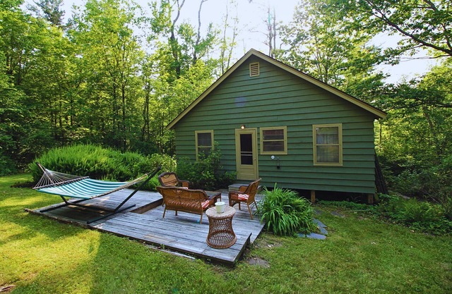 Cozy, welcoming Berkshires cottage – perfect home base & place to unplug!