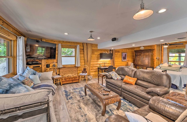 Cozy Wisconsin Studio, 11 Mi to Lake Geneva!