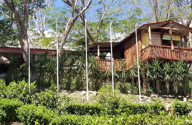 Cozy wooden cabin with every comfort and a view of the nearby golf course.