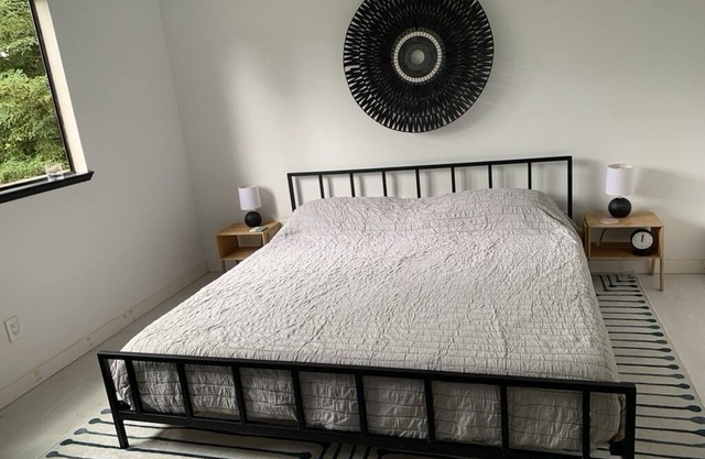 Cozy Writer's Retreat in the Redwoods - just up the hill from the Russian River!