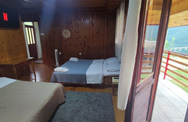 Cozy1-bedroom apartment in enjoyable view of the Tara Bridge with WiFi,fireplace