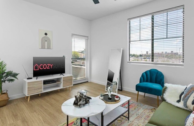 CozySuites Glendale by the stadium w/pool! 08