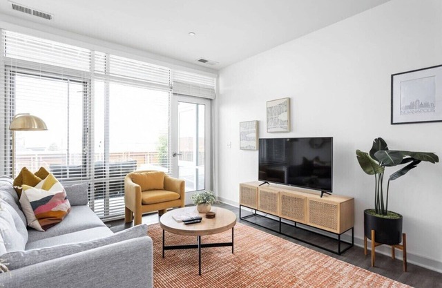 CozySuites Modern 2BR in Bottleworks Indy #1