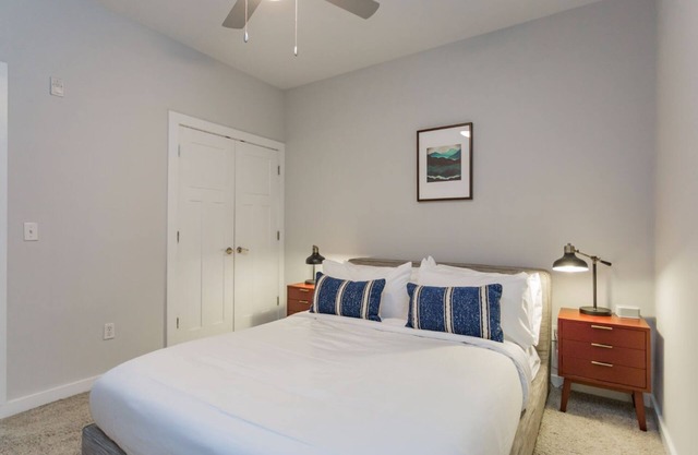 CozySuites Music Row Spacious 1BR -free parking 60