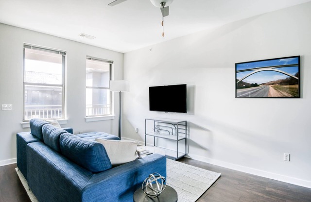 CozySuites Music Row Chic 1BR with free parking! 42