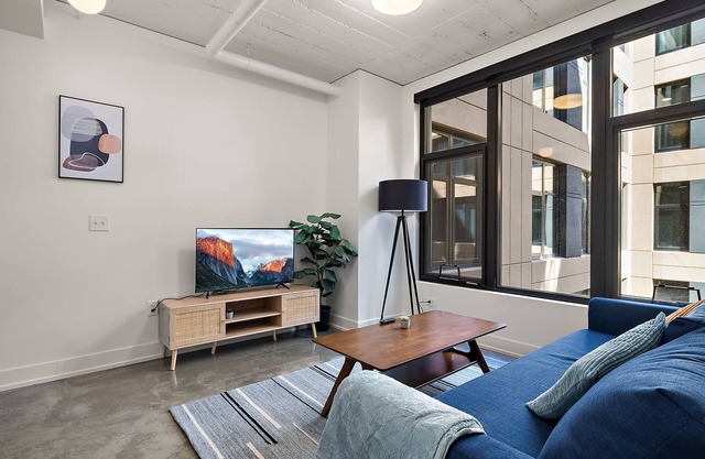 CozySuites NLG - Modern 1BR condo #06