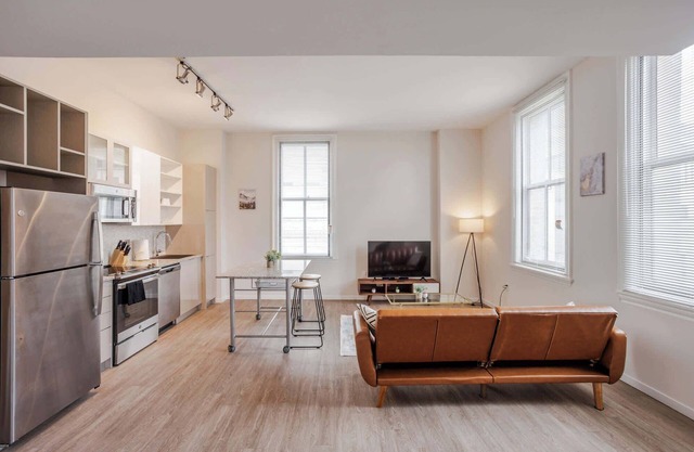 CozySuites Sky Central #18