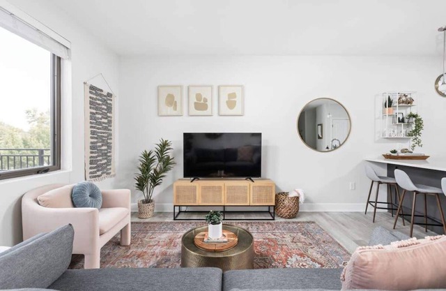CozySuites Spacious 2BR at Meridian Kessler