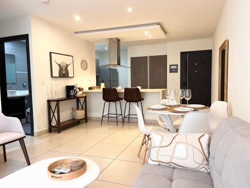 CR MARIPOSA RENTALS SANTA ANA RIVERPARK 2 BR, 2BH, Pool, Gym, WALK EVERYWHERE