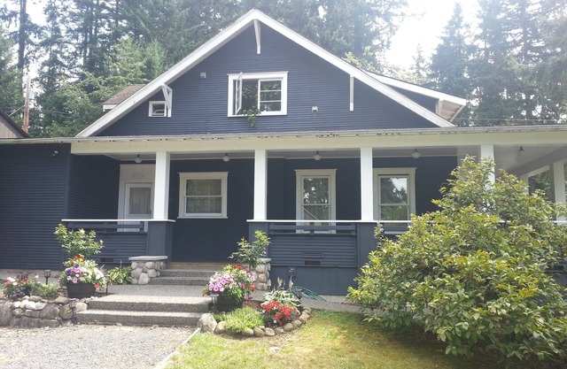 Craftsman Duplex in Old Town Issaquah - Free Wi-Fi