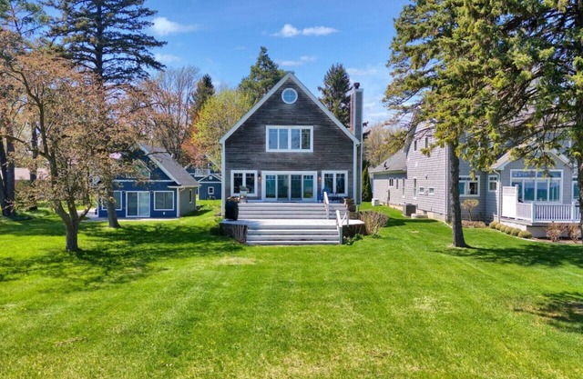 Craftsman Lakefront Family Retreat w Great Views!