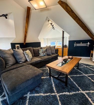 CRAFTSMAN UPSTAIRS with impressive attic!