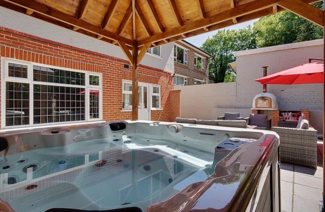 Craig Side Villa with Hot Tub