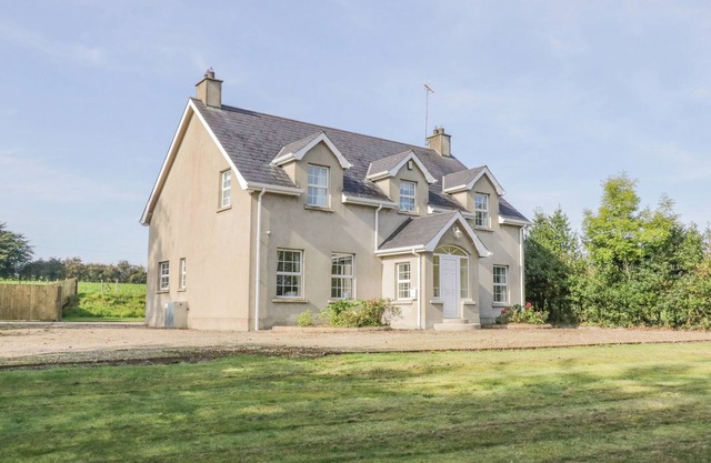 CRAIGLEA COTTAGE, family friendly, with a garden in Coleraine
