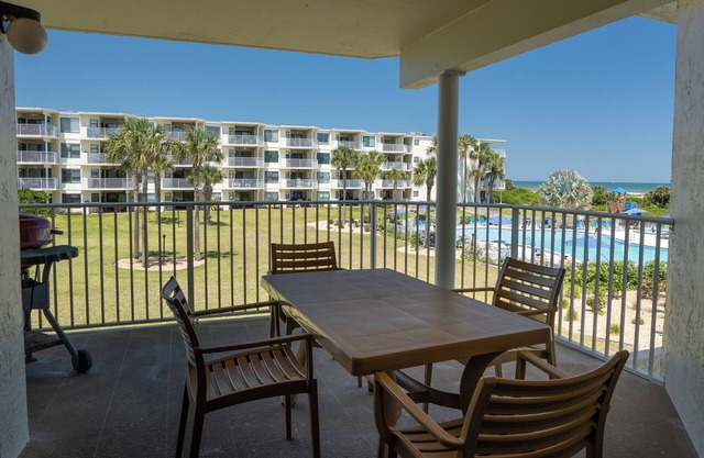 CRC 1208 - Ocean View Condo Overlooking Pool