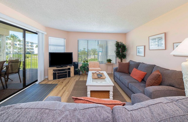 CRC 3201 - Retro Condo with Ocean View