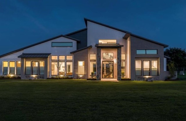 Create amazing memories in contemporary 2024 Lake Retreat with Pool & Hot Tub.