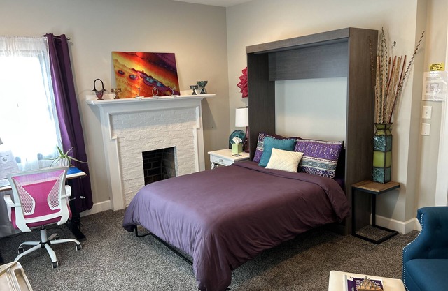 Creative, Cozy Freedom Room for Women—Safe, Stylish Stay in North Downtown Indy!