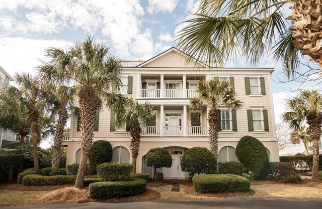 Creek Front Beach House in gated Litchfield by the Sea