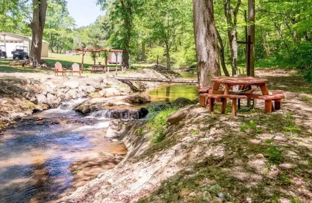 Creekside Cabin near Blue Ridge Parkway