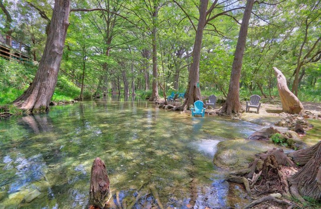 Creekside Cabins - The Texan