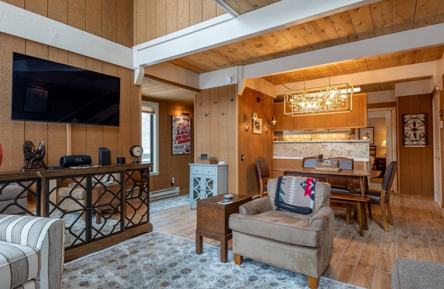 Creekside Condo 1296 - Bright & Sunny w/Sun Valley Amenities & Mountain View