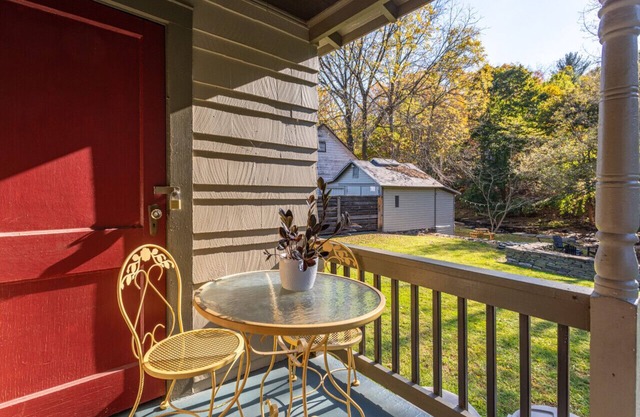 Creekside Cottage