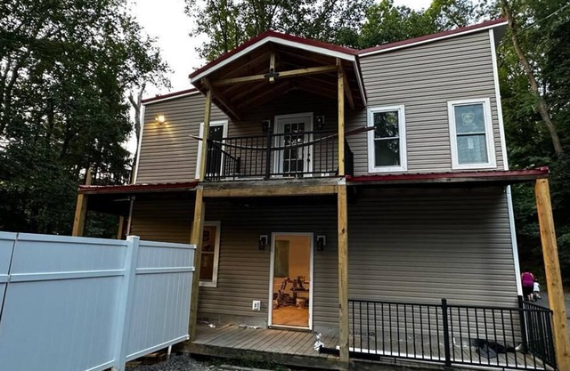 Creekside Home w/Private Yard and Creek Access w/Running Water Sounds