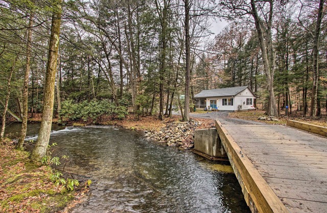 Creekside 'Lincoln Lodge' in Pocono Mtns!