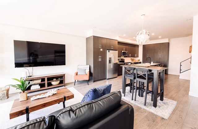 Creekside Oasis in Sunny Penticton
