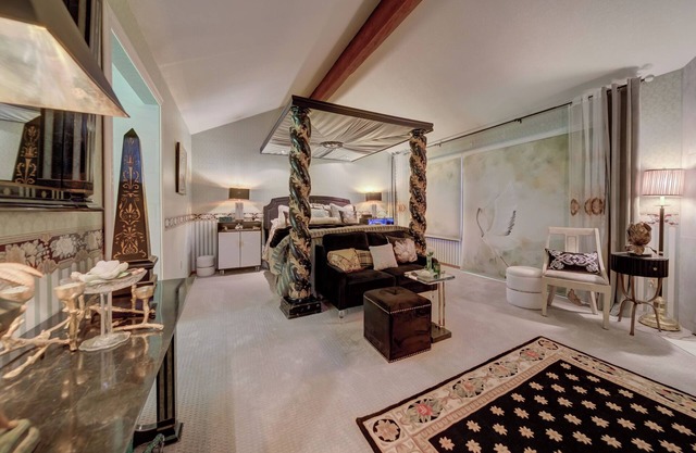 Creekside Paradise. Luxury & comfort on private forest/parklike grounds