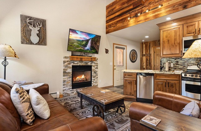 Creekside Suite 03 River View!
