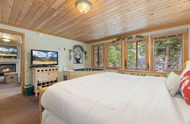 Creekside Suite 22 River View!