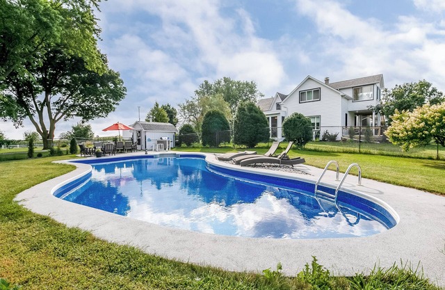 Creemore Country Estate With Pool/Tennis/Event Venue