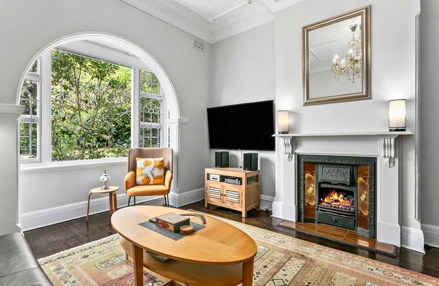 Cremorne - HOLT2 - Holt Ave - Elegant 2BR Heritage Apartment with Modern Comforts in Charming Cremorne