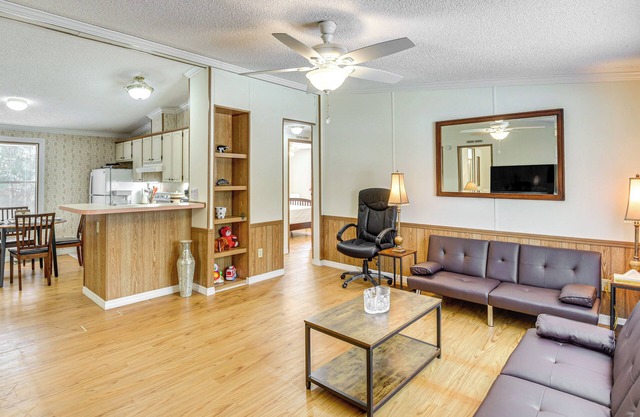 Crescent City Home w/Charcoal Grill: Near 3 Lakes