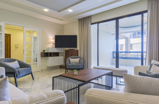 Crest 3-Bedroom Apt in Hamra W/24/7 Power